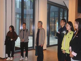 图7 师生党员参观学习(5)