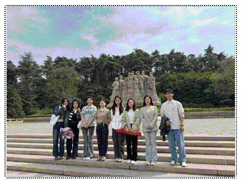 图12 学生党员分享后合影